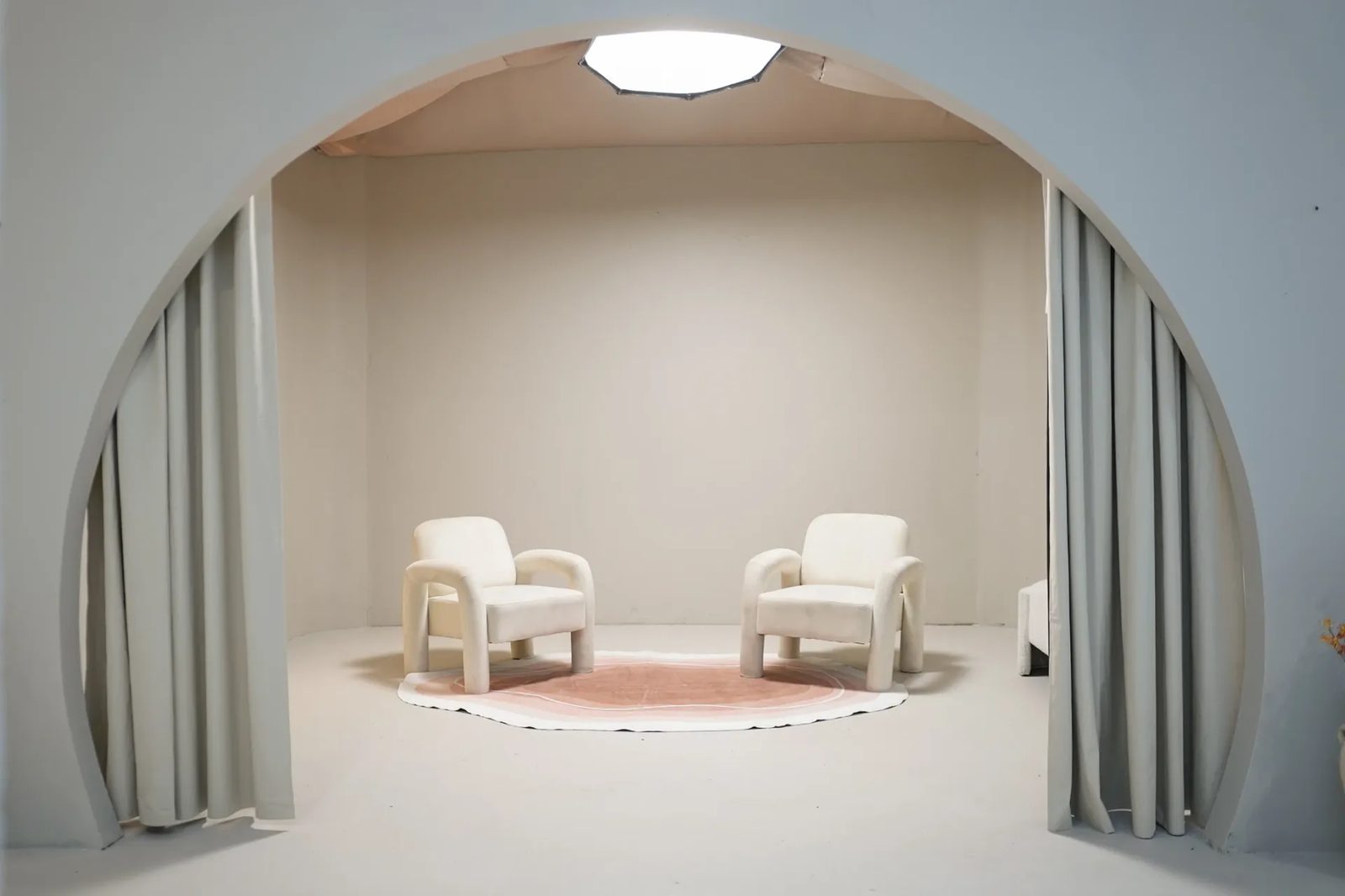 Summer Camp Studios, Salle à arche
