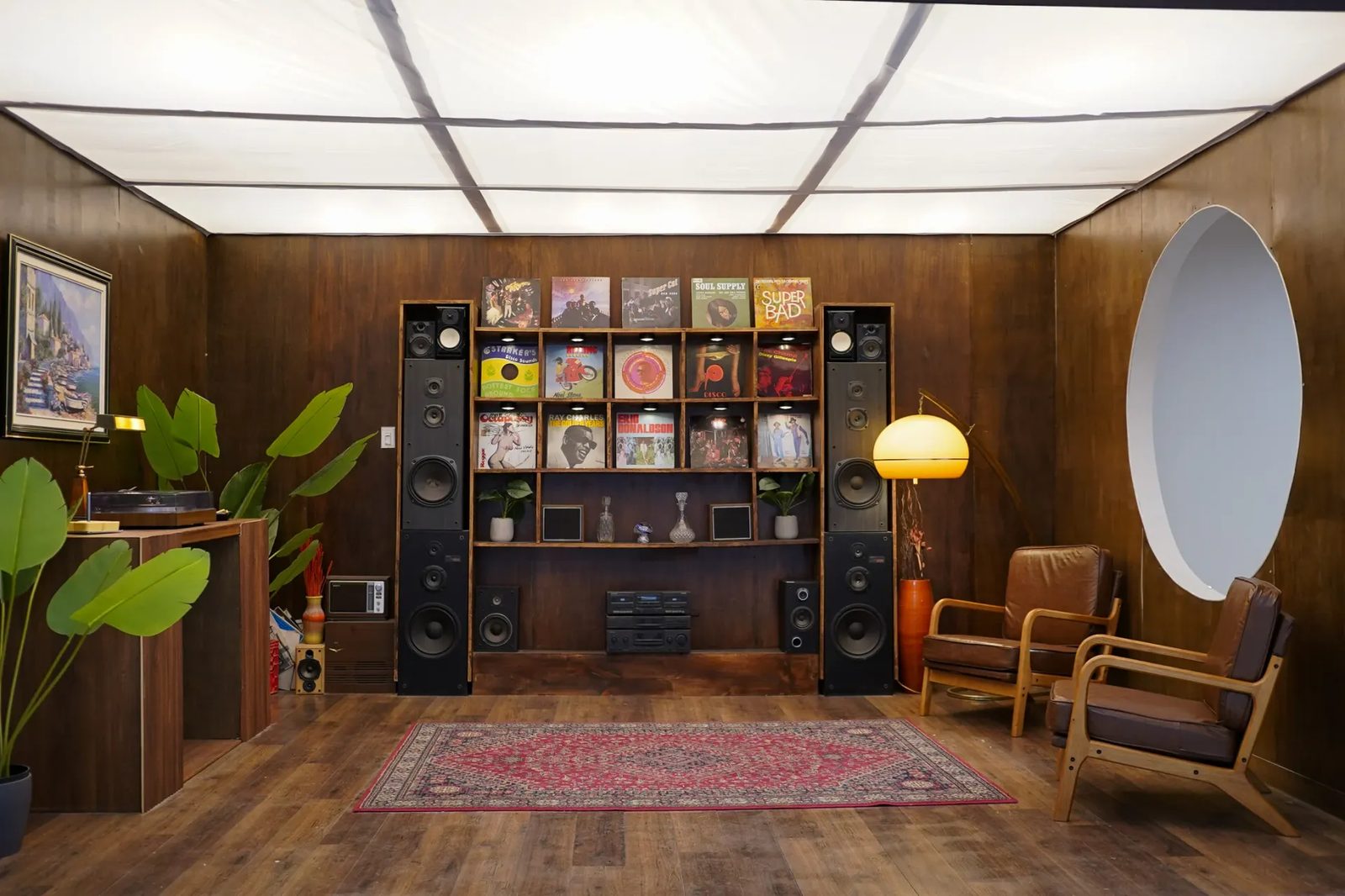 Summer Camp Studios, Retro Lounge
