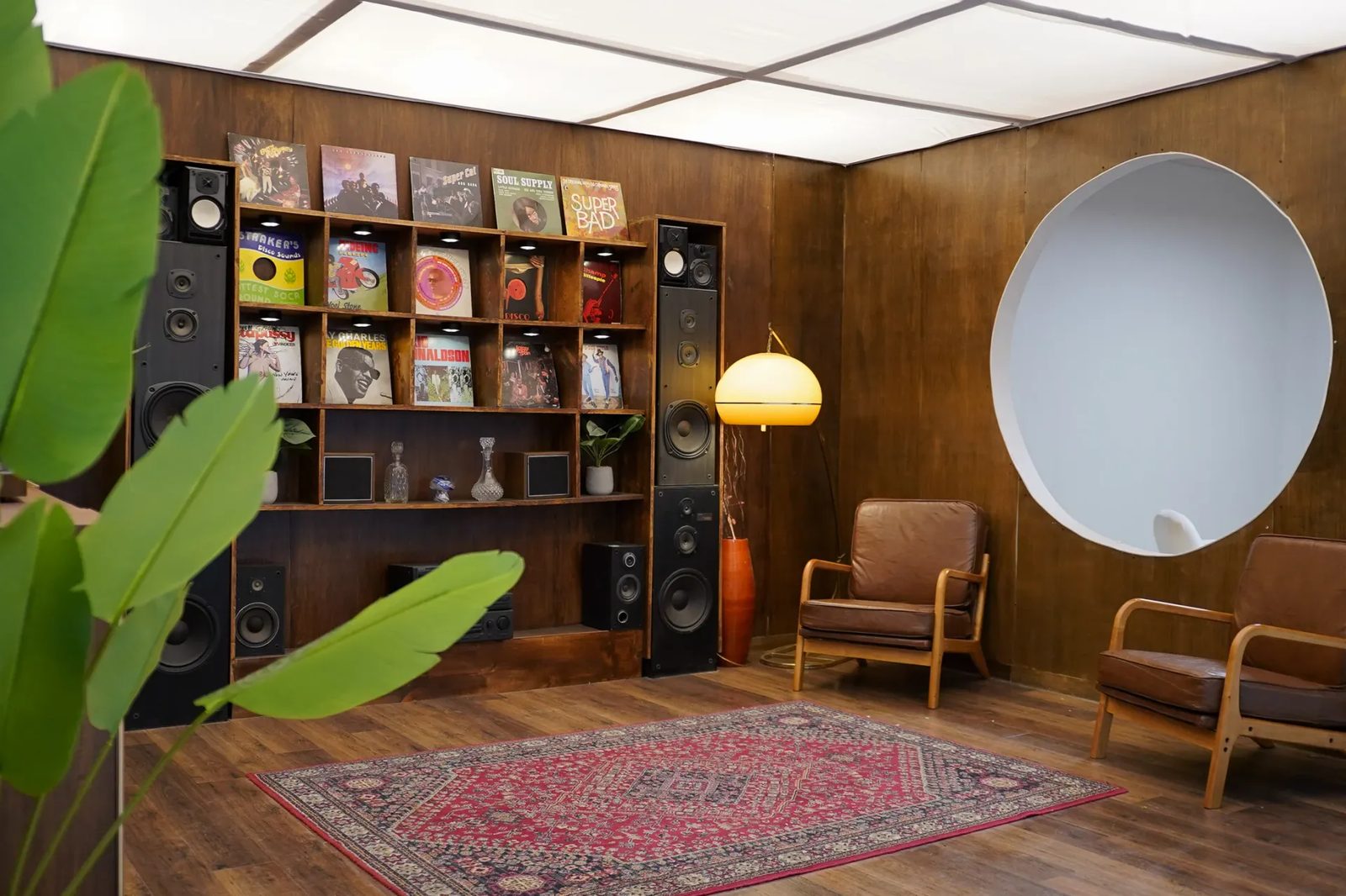 Summer Camp Studios, Retro Lounge